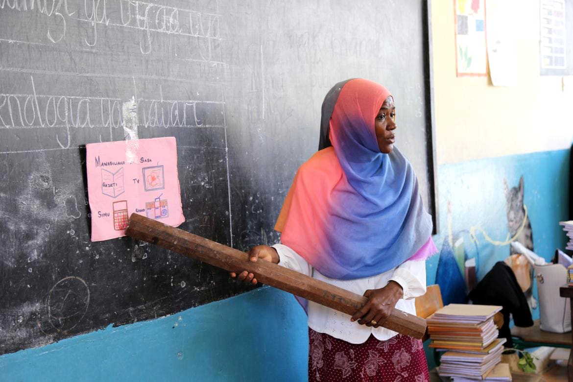 insegnante in una scuola di Zanzibar