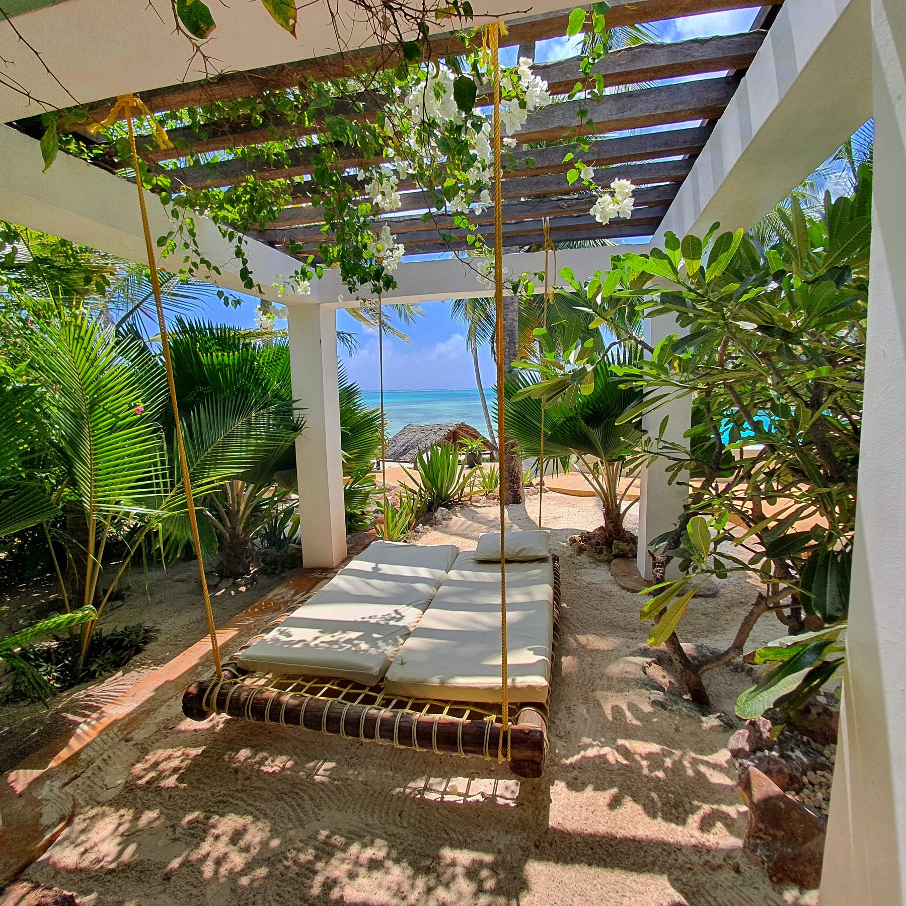 Habitación Jua | cama columpio en el jardín privado