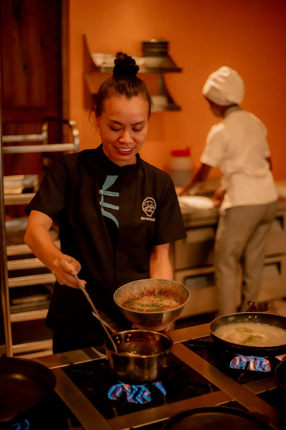 Kim teaching staff how to cook authentic Vietnamese dishes for the Duyên by Kim menu at Boutique Hotel Matlai Zanzibar.